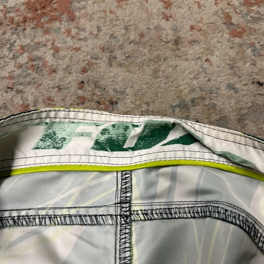 Fox Racing Board Shorts Men 32 Green Geometric Graphic Print Cargo Pocket Y2K